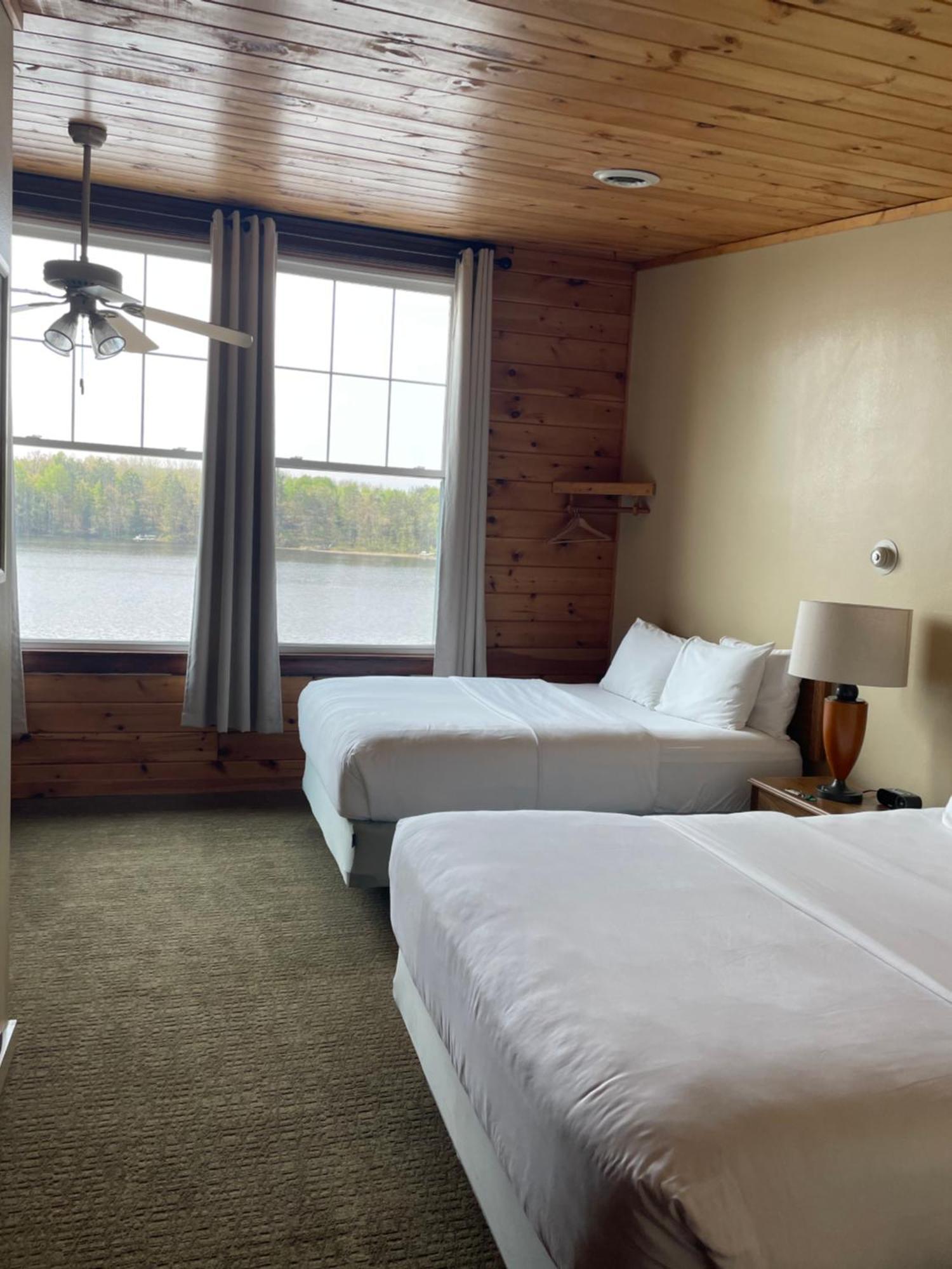 Hanging Horn Lakeside Resort Moose Lake Buitenkant foto