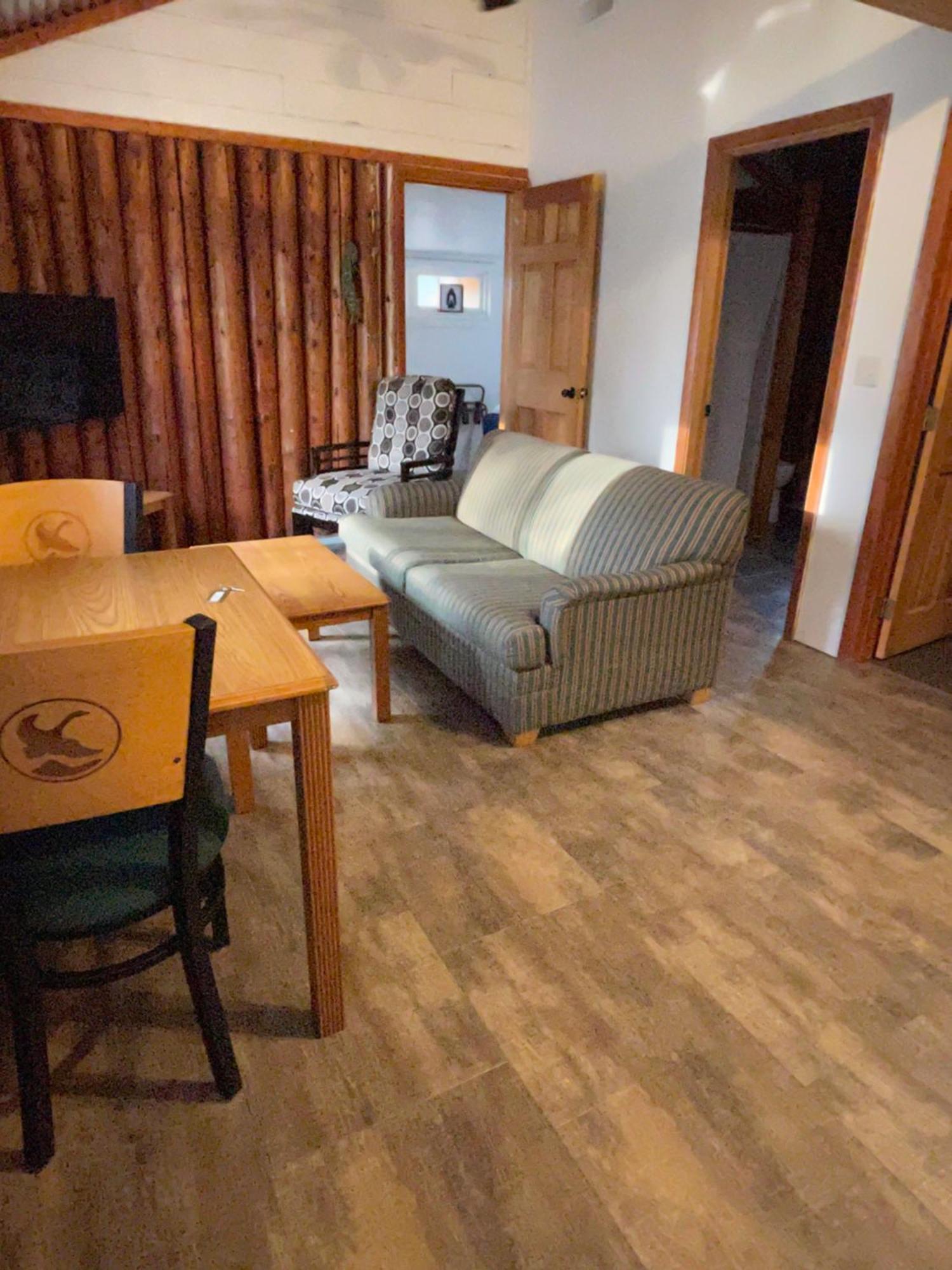 Hanging Horn Lakeside Resort Moose Lake Buitenkant foto