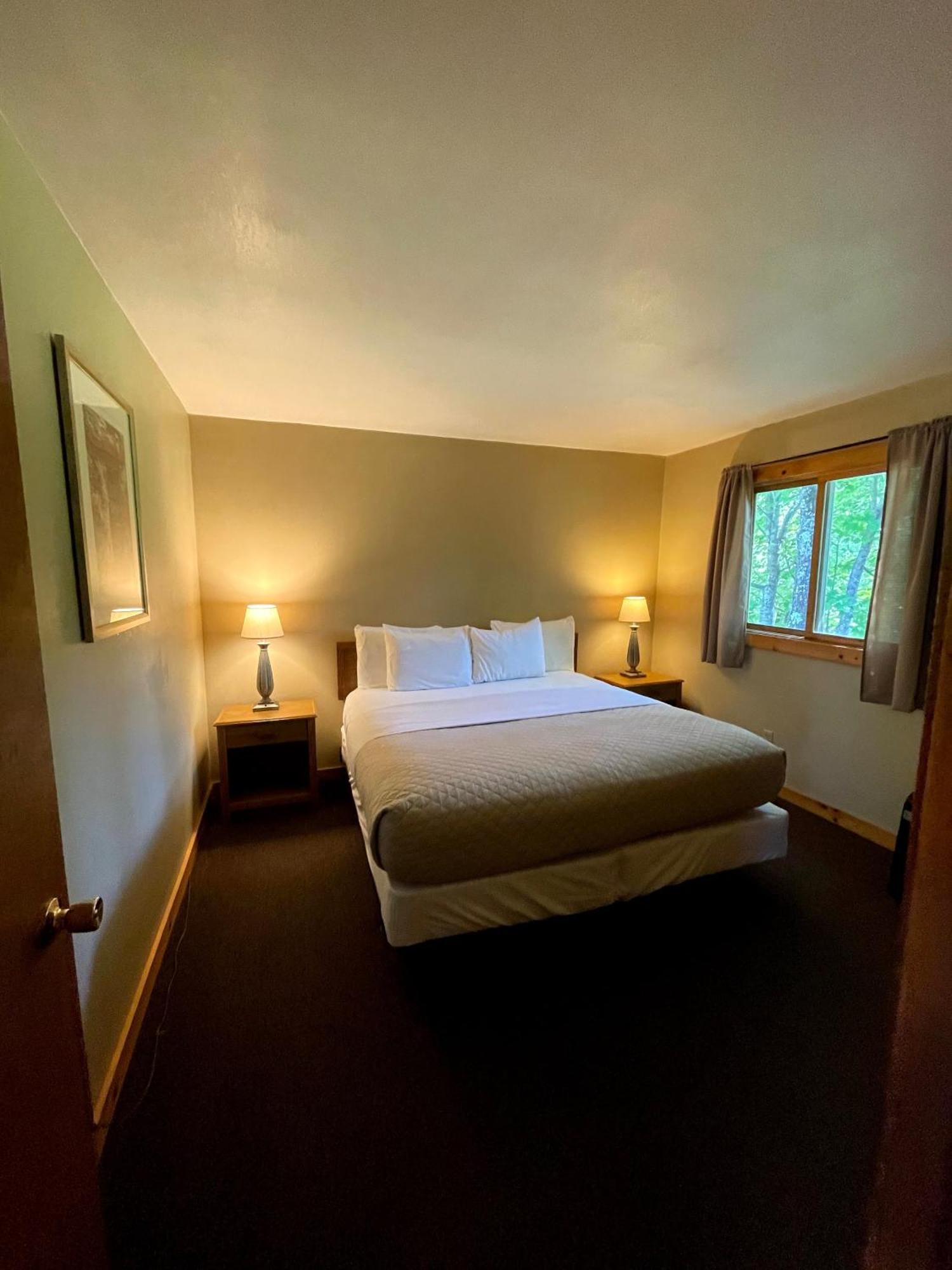 Hanging Horn Lakeside Resort Moose Lake Buitenkant foto