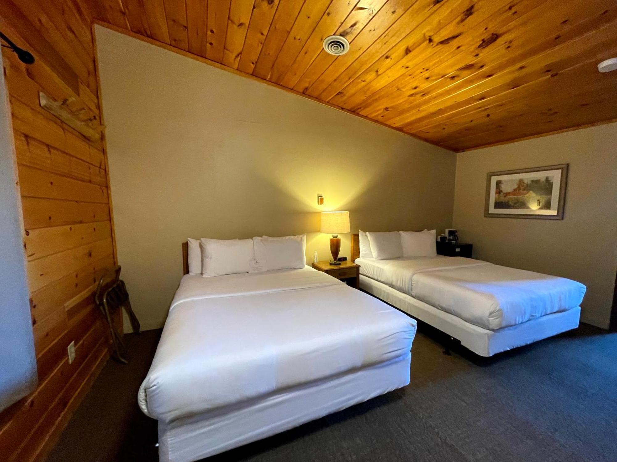 Hanging Horn Lakeside Resort Moose Lake Buitenkant foto
