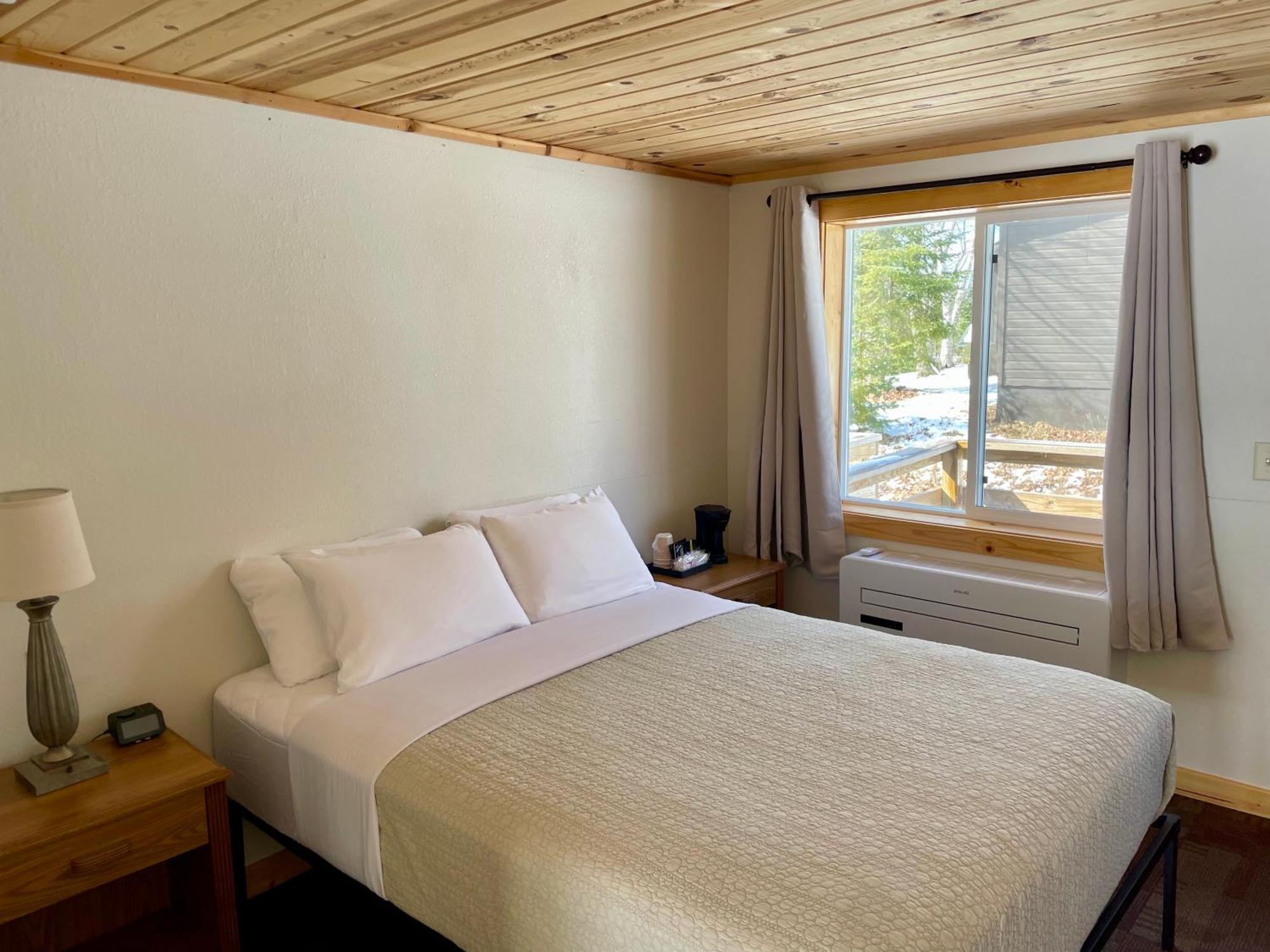 Hanging Horn Lakeside Resort Moose Lake Buitenkant foto