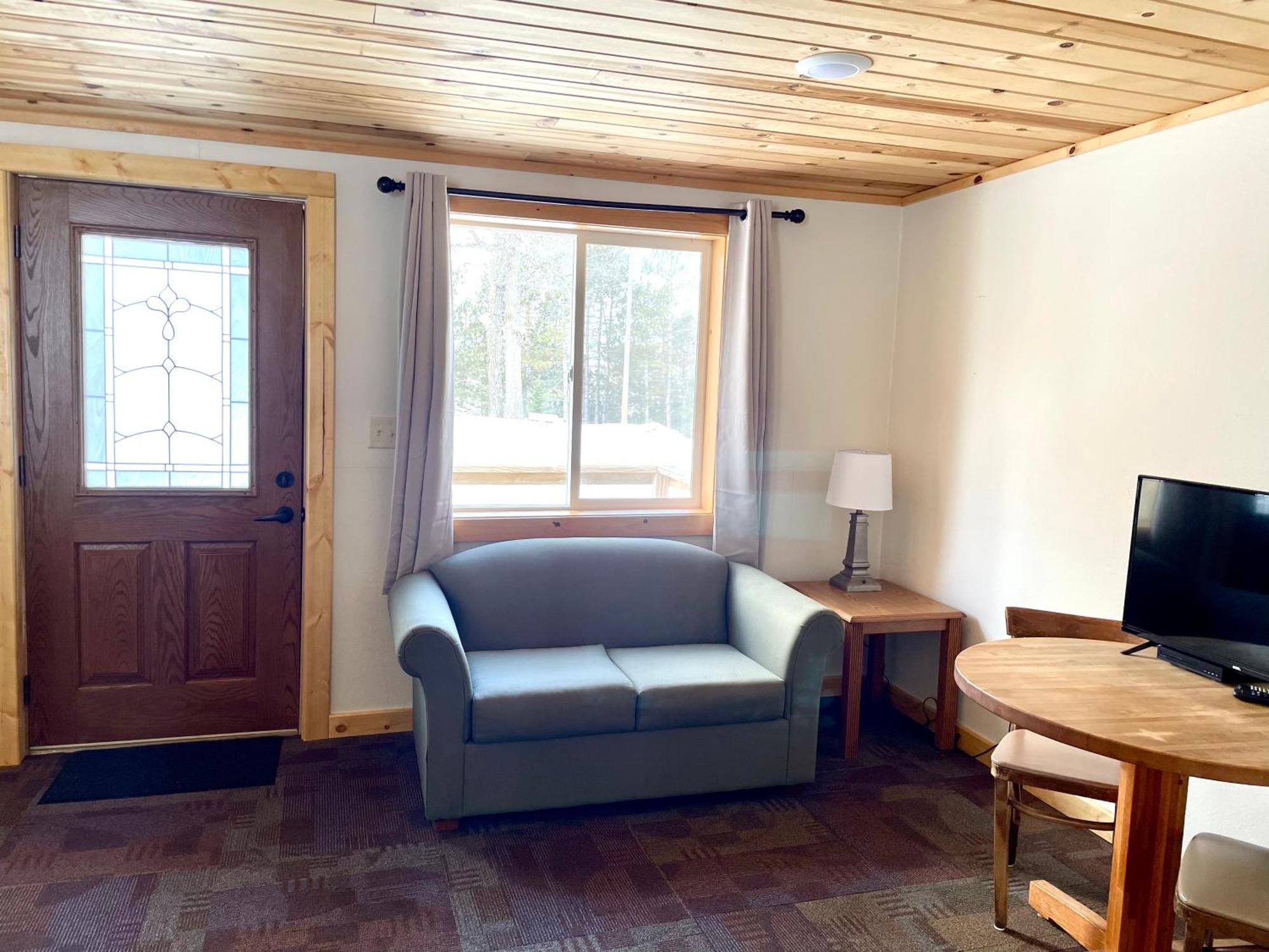 Hanging Horn Lakeside Resort Moose Lake Buitenkant foto