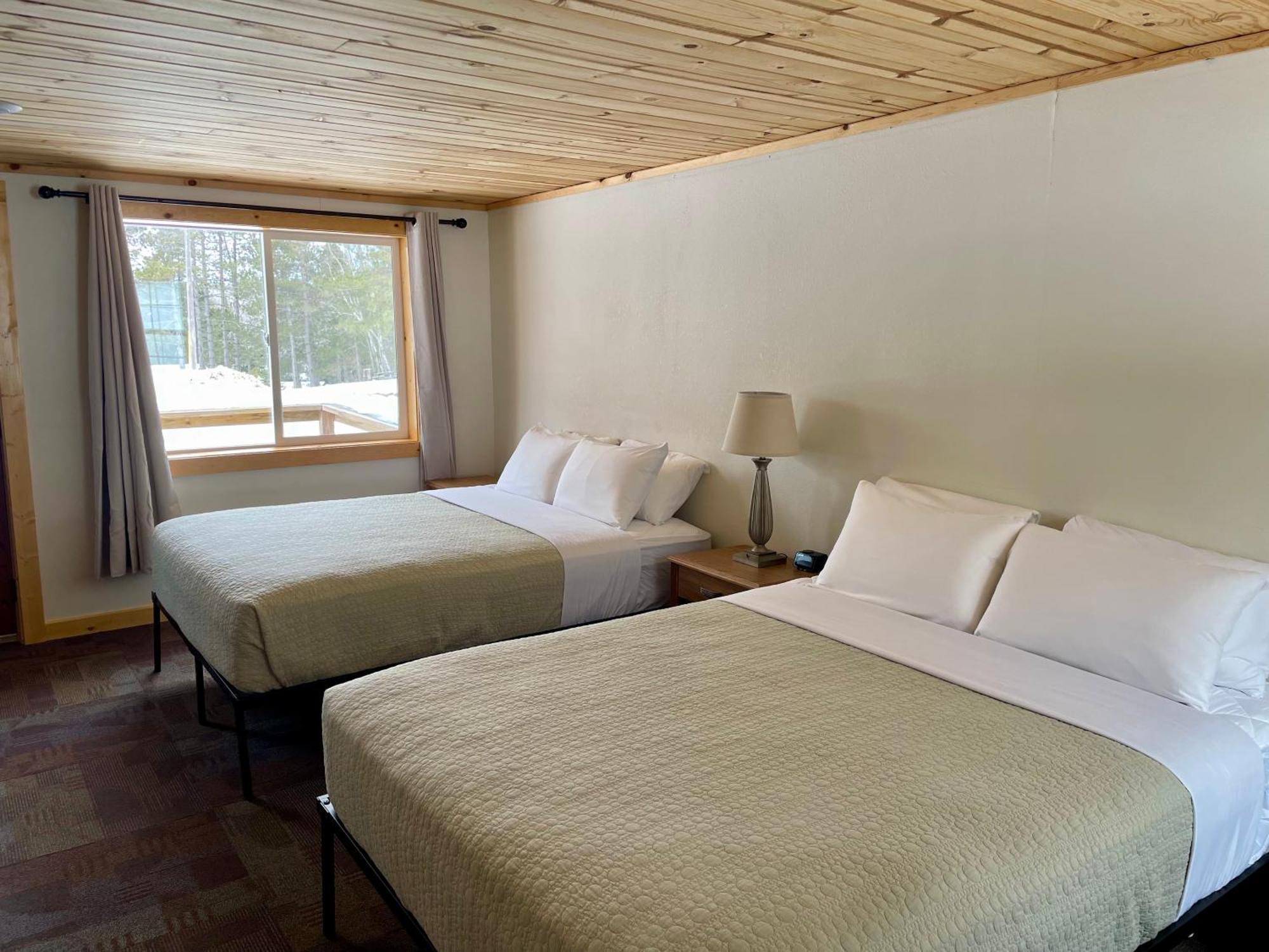 Hanging Horn Lakeside Resort Moose Lake Buitenkant foto