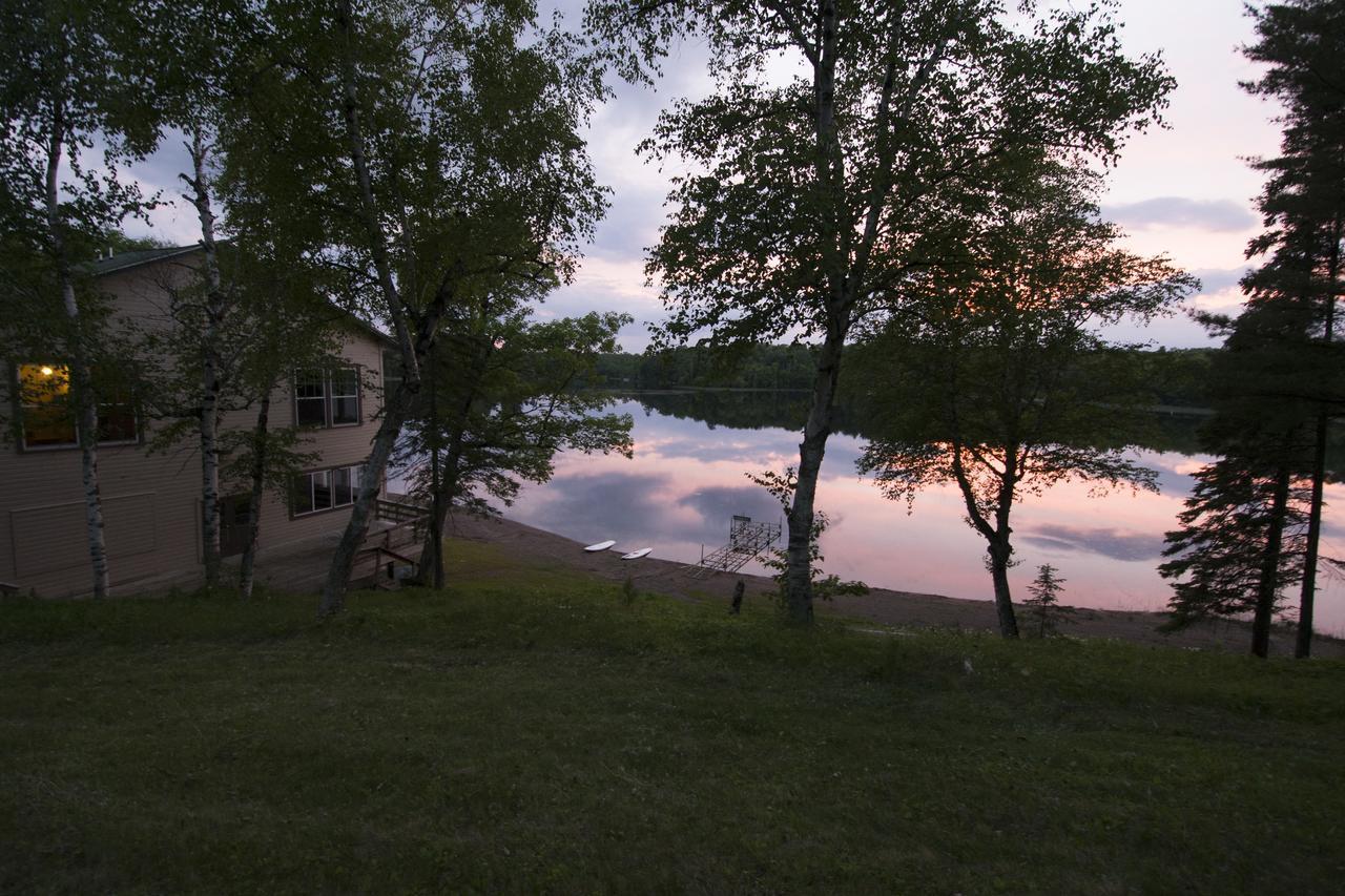 Hanging Horn Lakeside Resort Moose Lake Buitenkant foto