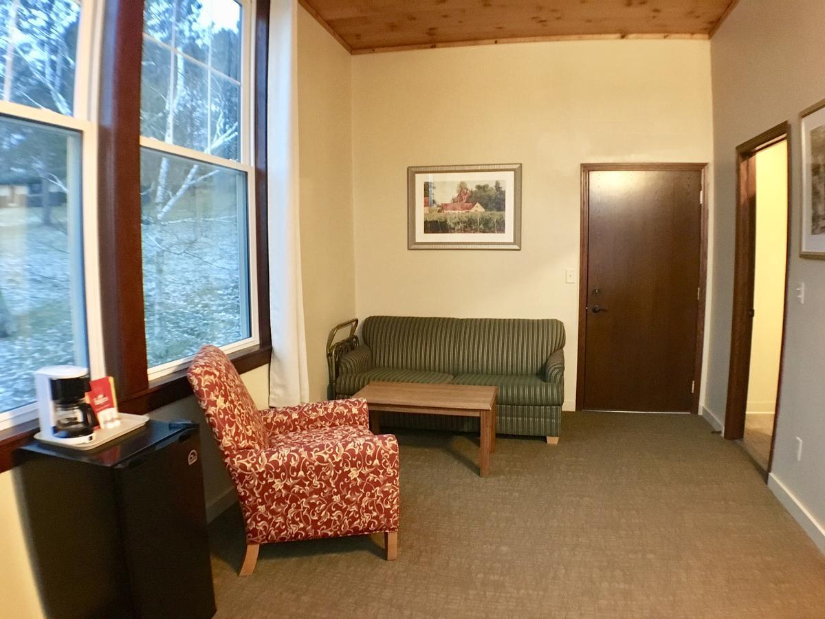 Hanging Horn Lakeside Resort Moose Lake Buitenkant foto