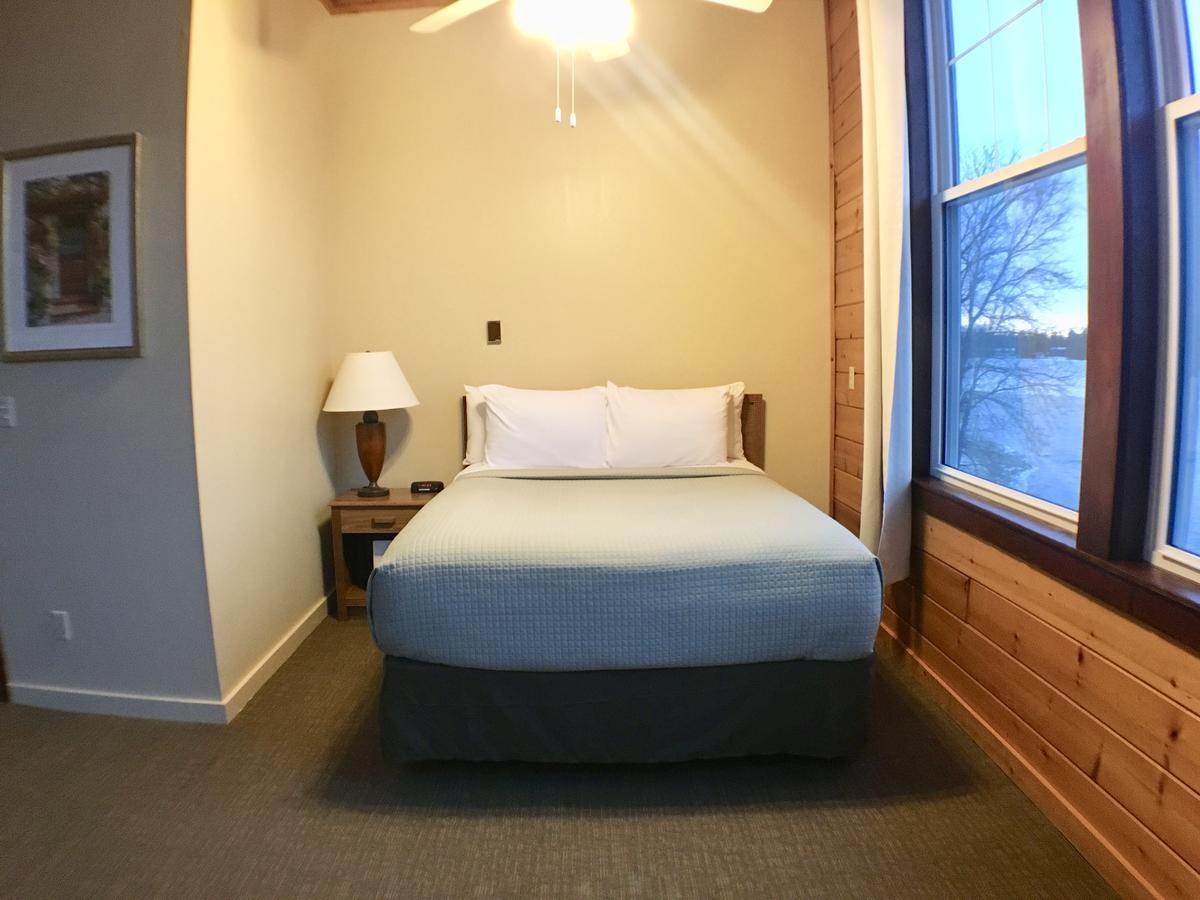 Hanging Horn Lakeside Resort Moose Lake Buitenkant foto